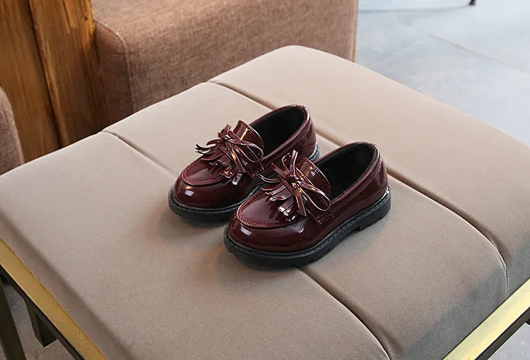 נעלי בובה דמוי עור מבריק- לארה