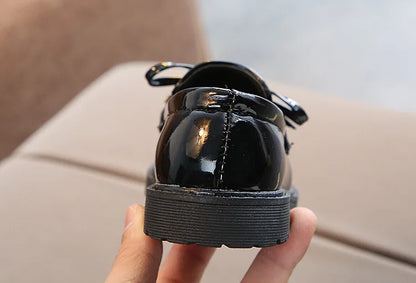 נעלי בובה דמוי עור מבריק- לארה