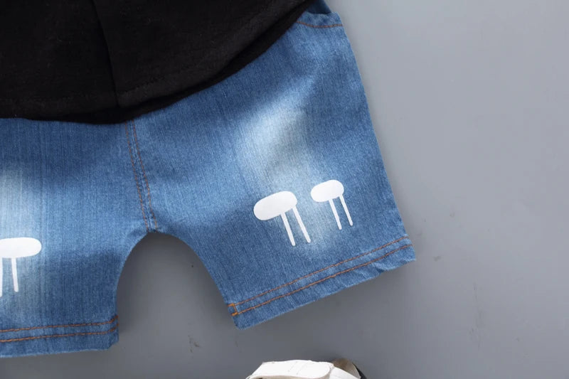 מכופתרת קצרה וגינס קצר-בר