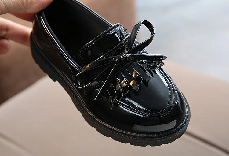 נעלי בובה דמוי עור מבריק- לארה