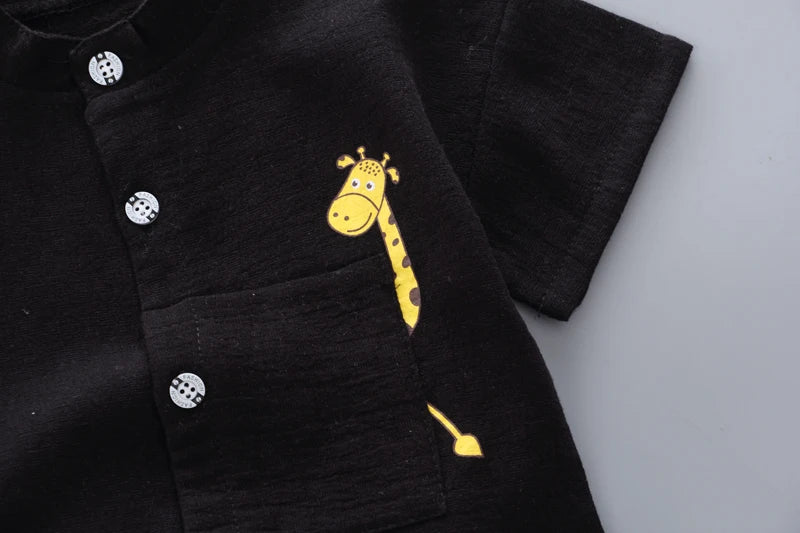 מכופתרת קצרה וגינס קצר-בר