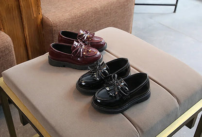 נעלי בובה דמוי עור מבריק- לארה