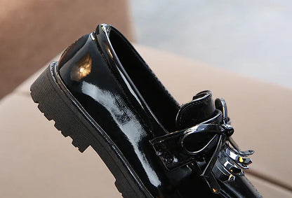 נעלי בובה דמוי עור מבריק- לארה